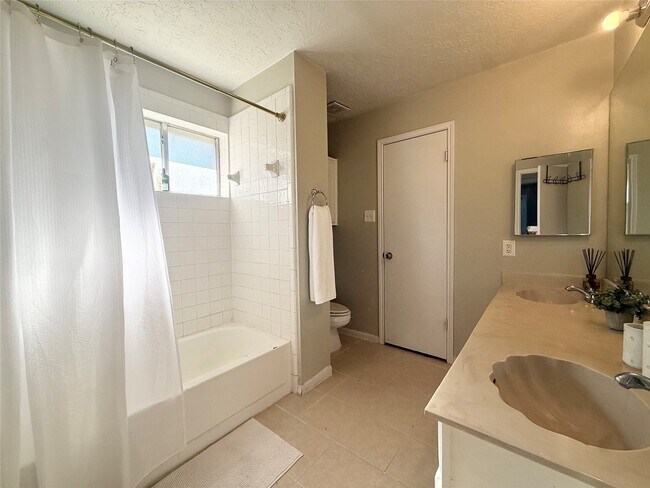 Building Photo - 9838 Golden Eagle St