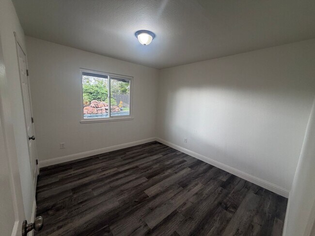 Building Photo - 3 Bedroom | 1 Bathroom | Single family with pool