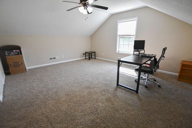 Building Photo - Pet Friendly Three Bedroom with Bonus!