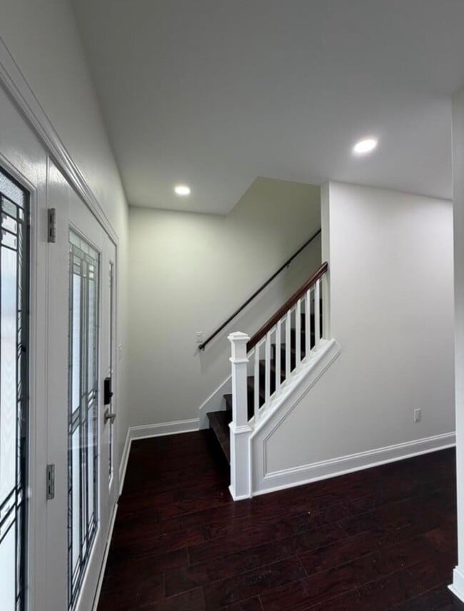 Building Photo - 3455 La Salle Dr