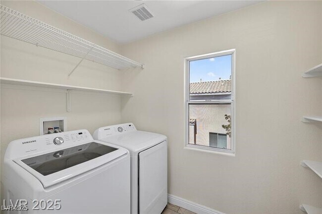Building Photo - 9340 Lakefront Color St