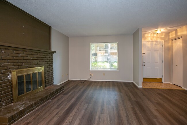 Building Photo - Renovated 1 bedroom in desirable midtown T...