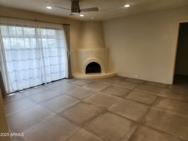 Building Photo - 7557 N Dreamy Draw Dr