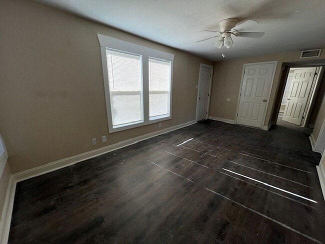 Building Photo - 1118 Amarillo St