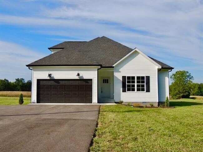 Building Photo - For Lease Large Home with Bonus Room on 1 Acre in Country