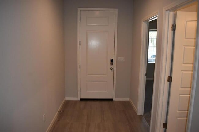 Building Photo - 610 Wood Crest Ave