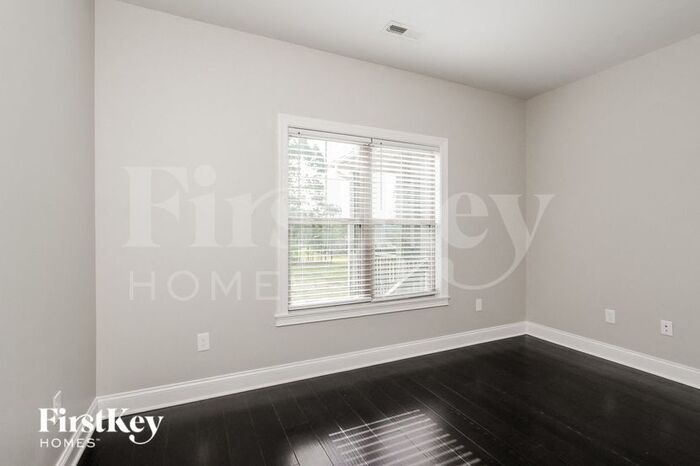 Building Photo - 172 Greythorn Dr