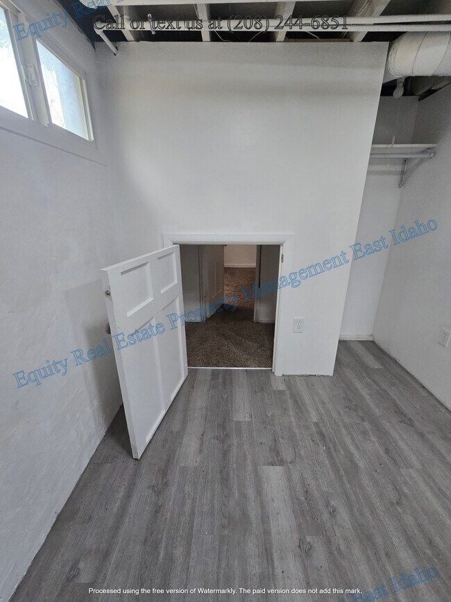 Building Photo - 555 N 13th Ave
