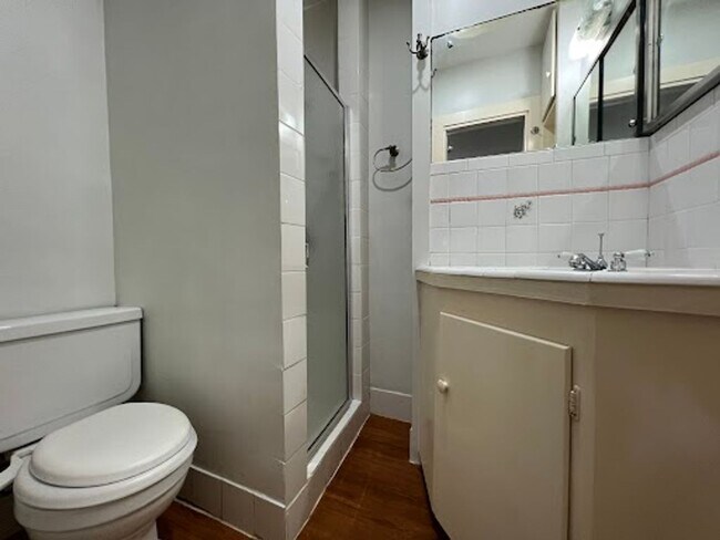 Building Photo - 2420 White Oak Dr