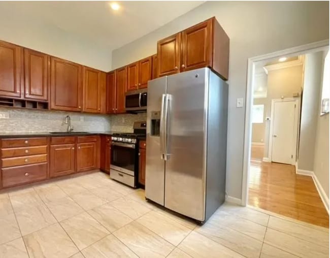 Building Photo - 413 W Porter St