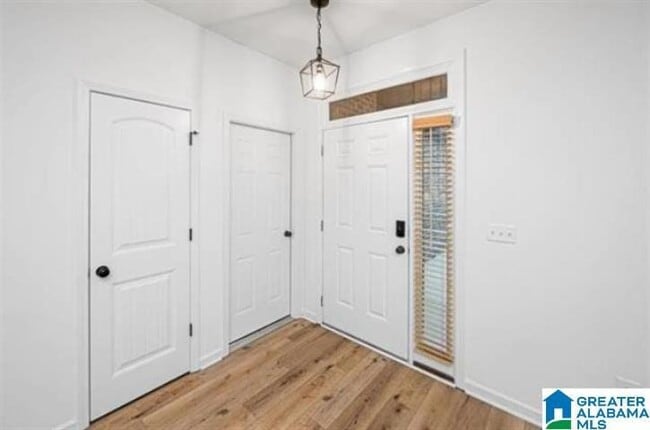 Building Photo - 305 Polo Ct