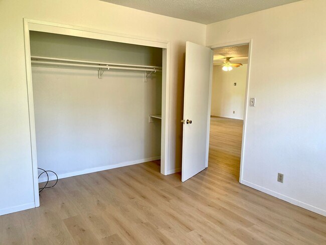 Building Photo - One level 2 bedroom duplex in Forestville! Near downtown!