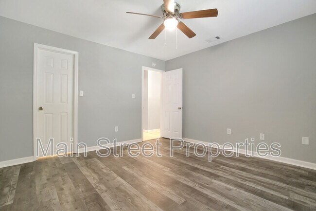 Building Photo - 3346 Green Briar Cir