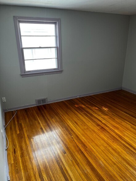 Building Photo - 552 Englewood Ave