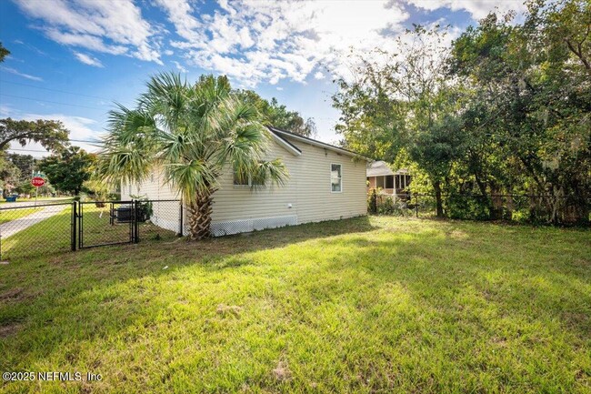 Building Photo - 1203 Lila Ave