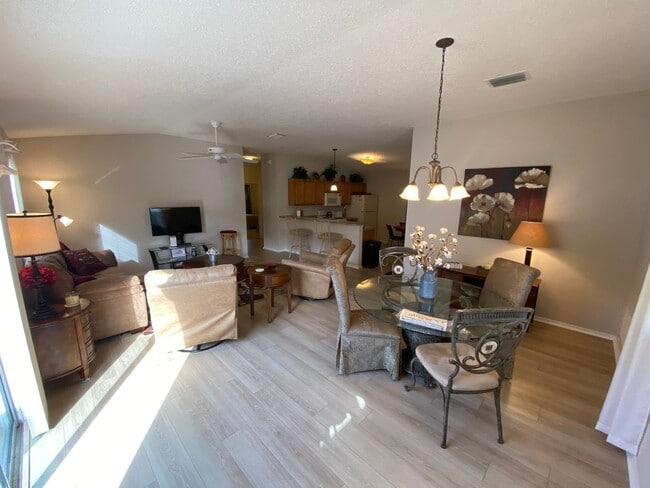 Building Photo - Warm and Inviting ANNUAL or SEASONAL 2 + 2 Turnkey Patio Villa in The Village of Mallory