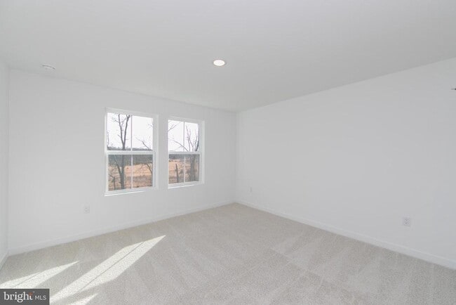 Building Photo - 65 Basswood St