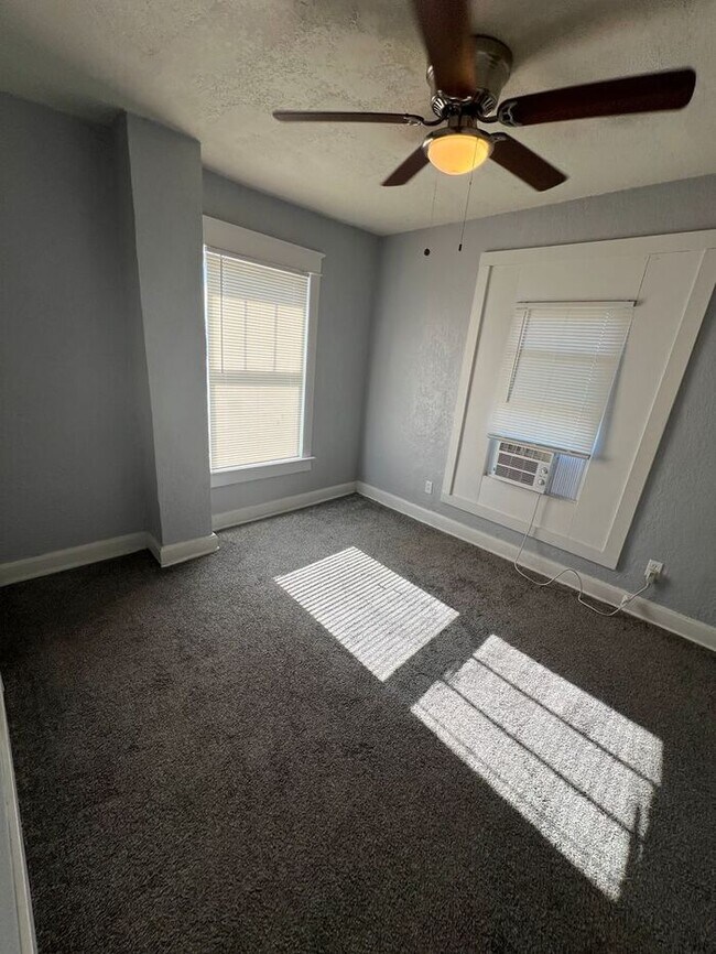 Building Photo - Spacious 5-Bedroom Home with Enclosed Porc...