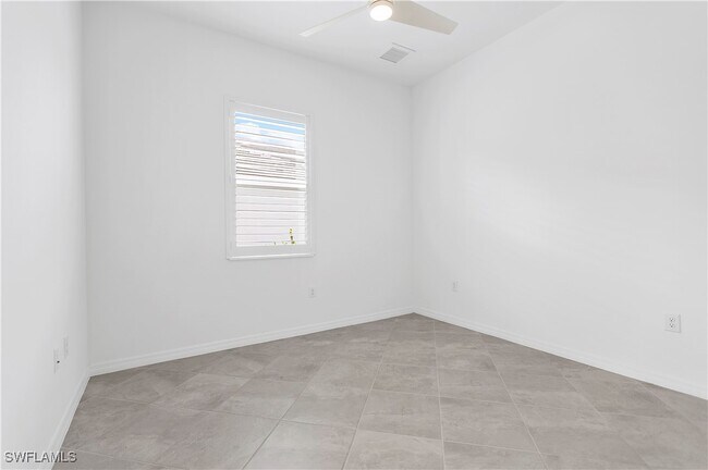 Building Photo - 15925 Sugar Hl Dr
