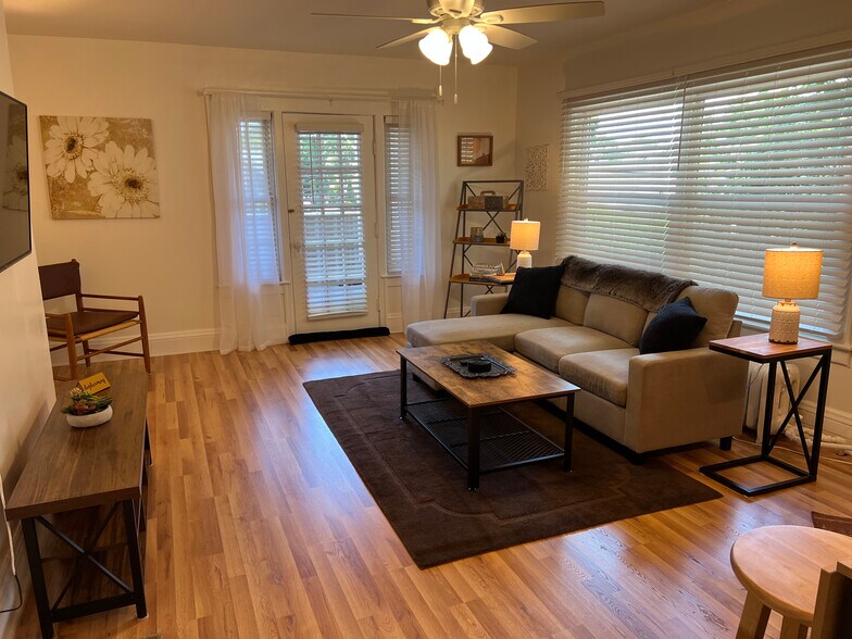 Primary Photo - 1364 Teall Ave