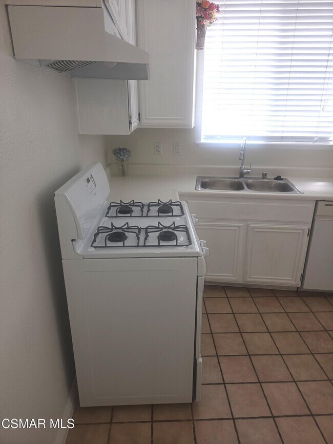 Building Photo - 13901 Olive View Ln