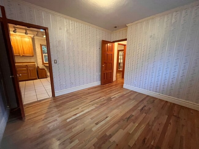 Building Photo - Cozy 2 Bedroom Home Nestled Between Greenlake and the Woodland Park Zoo