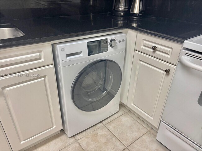 Building Photo - 2501 S Ocean Dr