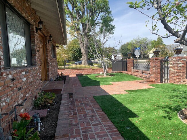Building Photo - Rare opportunity! 2 Properties Available f...