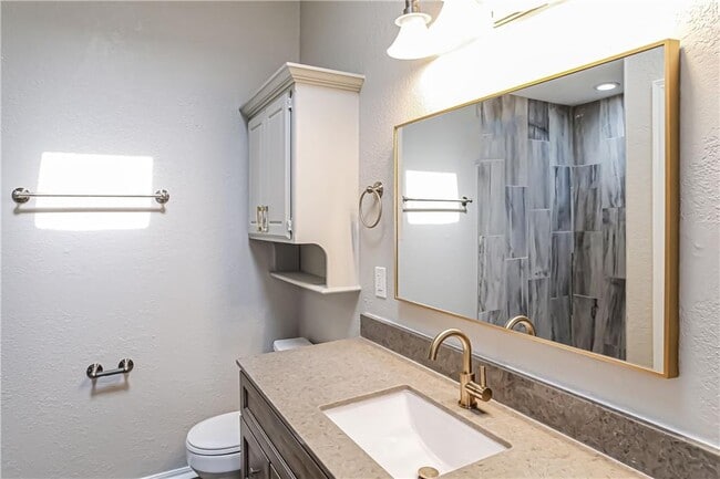 Building Photo - 3004 SW 124th St