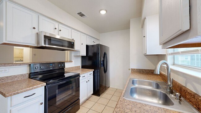 Building Photo - FREE JANUARY RENT!!!! REDUCED $1,375