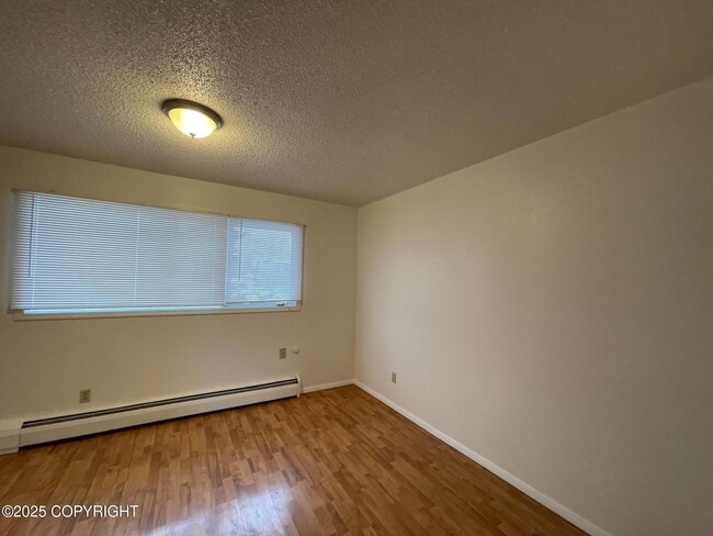 Building Photo - 1510 Summit View St