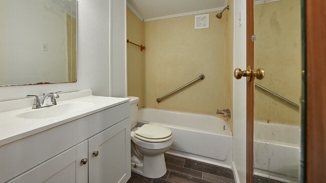 Building Photo - Coming Soon: 3BR, 2BA house in Greenbrier ...