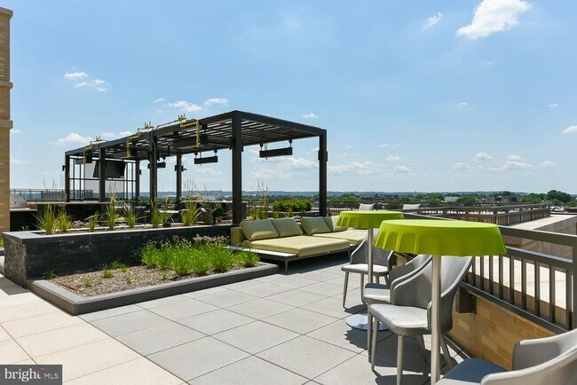 Building Photo - 901 H St NE