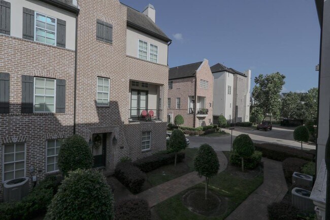 Building Photo - 2033 Fannin St