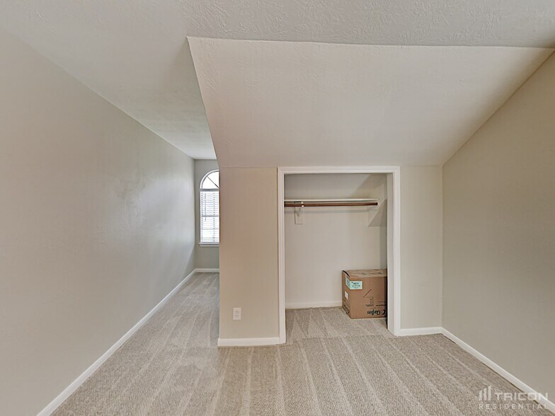 Building Photo - 1411 Chart Dr