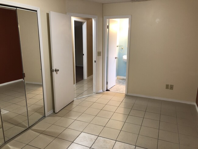 Building Photo - 941 Vista Palma Way