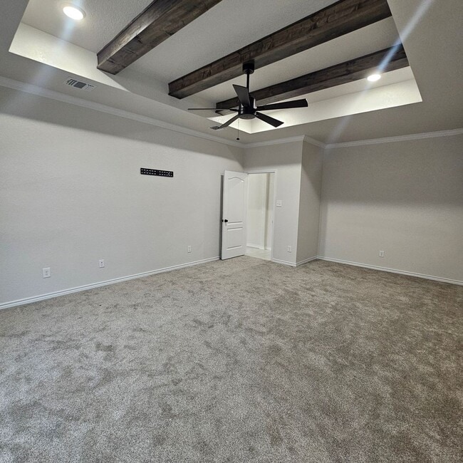 Building Photo - Beautiful new custom home