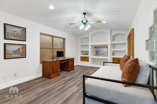 Building Photo - 3808 N Sawtooth Cir