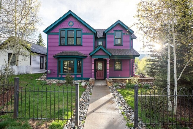 Building Photo - Winter rental! Luxury 4 bed, 3 bath home i...