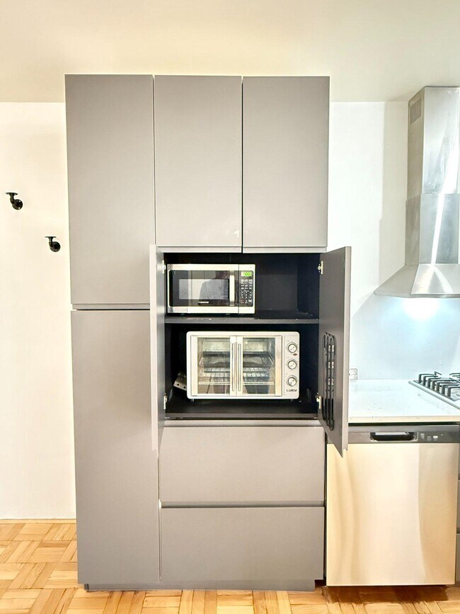 Building Photo - 2500 Q St NW