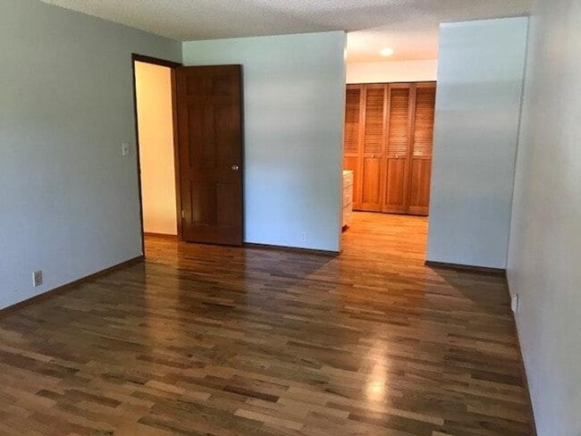 Building Photo - $4800 Beautiful park like 2 Story SFH,4BR,2.5BA, For Rent in Bellevue 98007