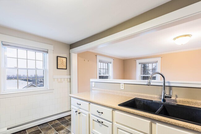 Building Photo - 709 Central Ave