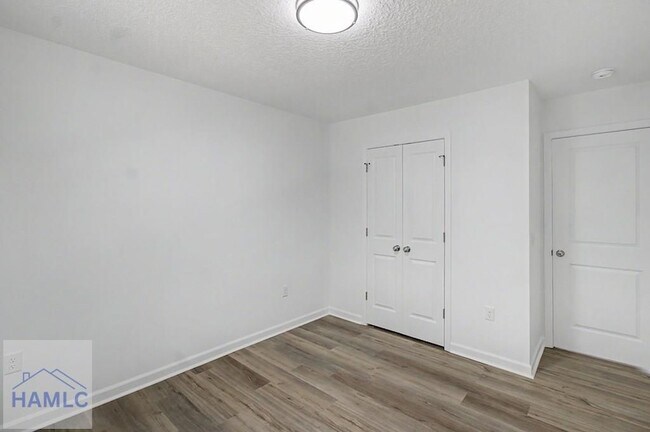 Building Photo - 20-B1 Frasier Ln SW