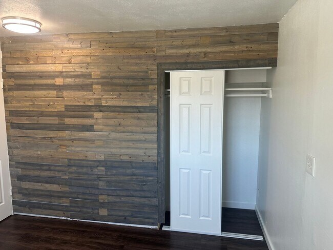 Building Photo - SE!!! Townhouse, Community Pool, Clubhouse...