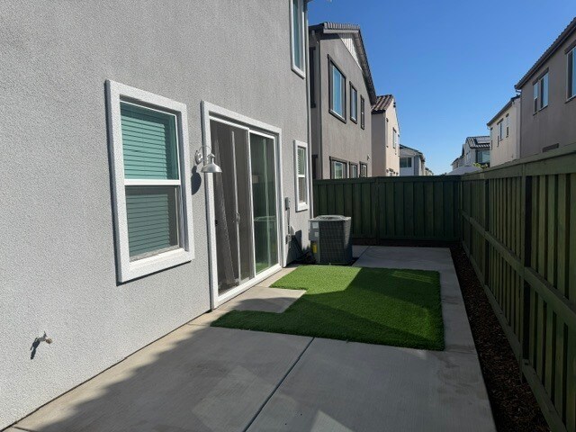 Building Photo - Lathrop - Gorgeous 5 Bedroom 3 Bathroom Home