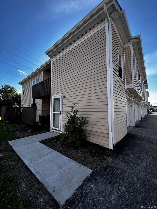Building Photo - 2312 Whispering Hills Dr