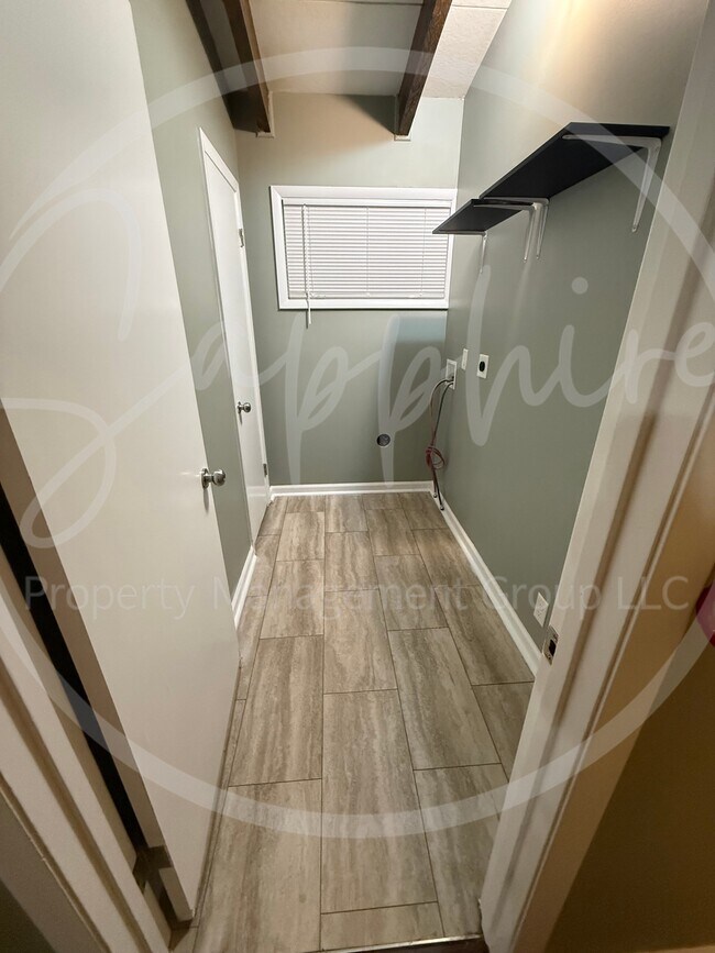 Building Photo - 2815 S Collin Ave