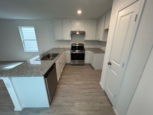 Building Photo - *MOVE IN SPECIAL* Rare Find: Affordable 3BR Ready for Immediate Move-In- Apartment-Style Living W...