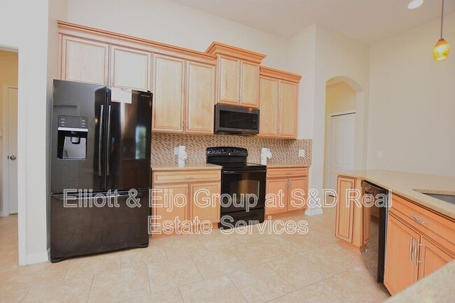 Building Photo - 5632 Aral Dr