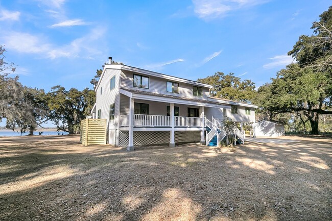 Building Photo - Spacious 3-Bedroom Home on Wadmalaw Island